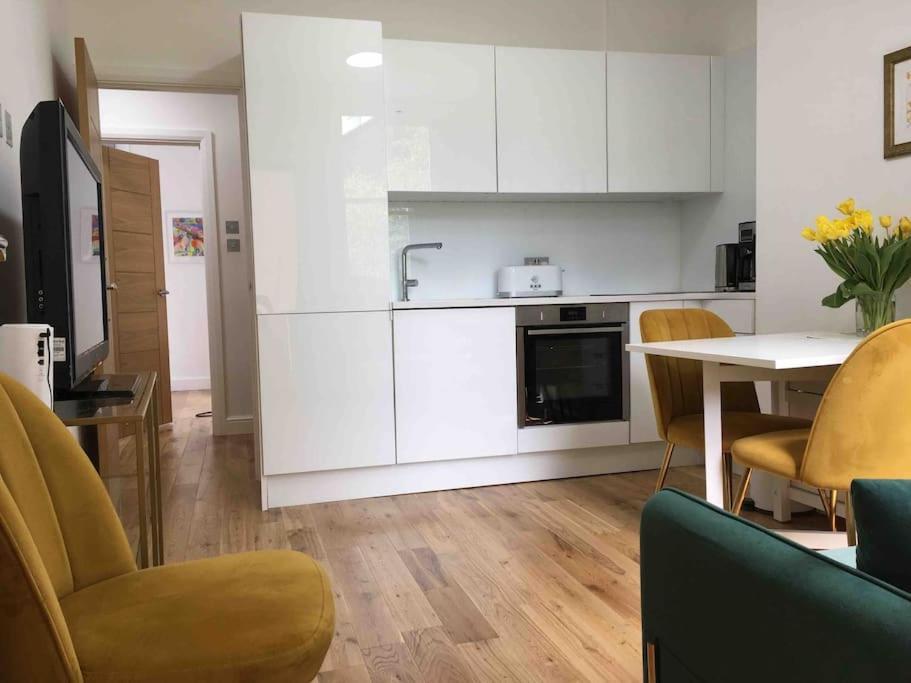 Newly Refurbished 2-Bedroom Flat In Notting Hill Лондон Экстерьер фото